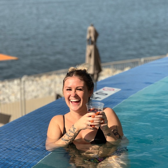 Meet your Posher, Jordan - Picture 3 of 4